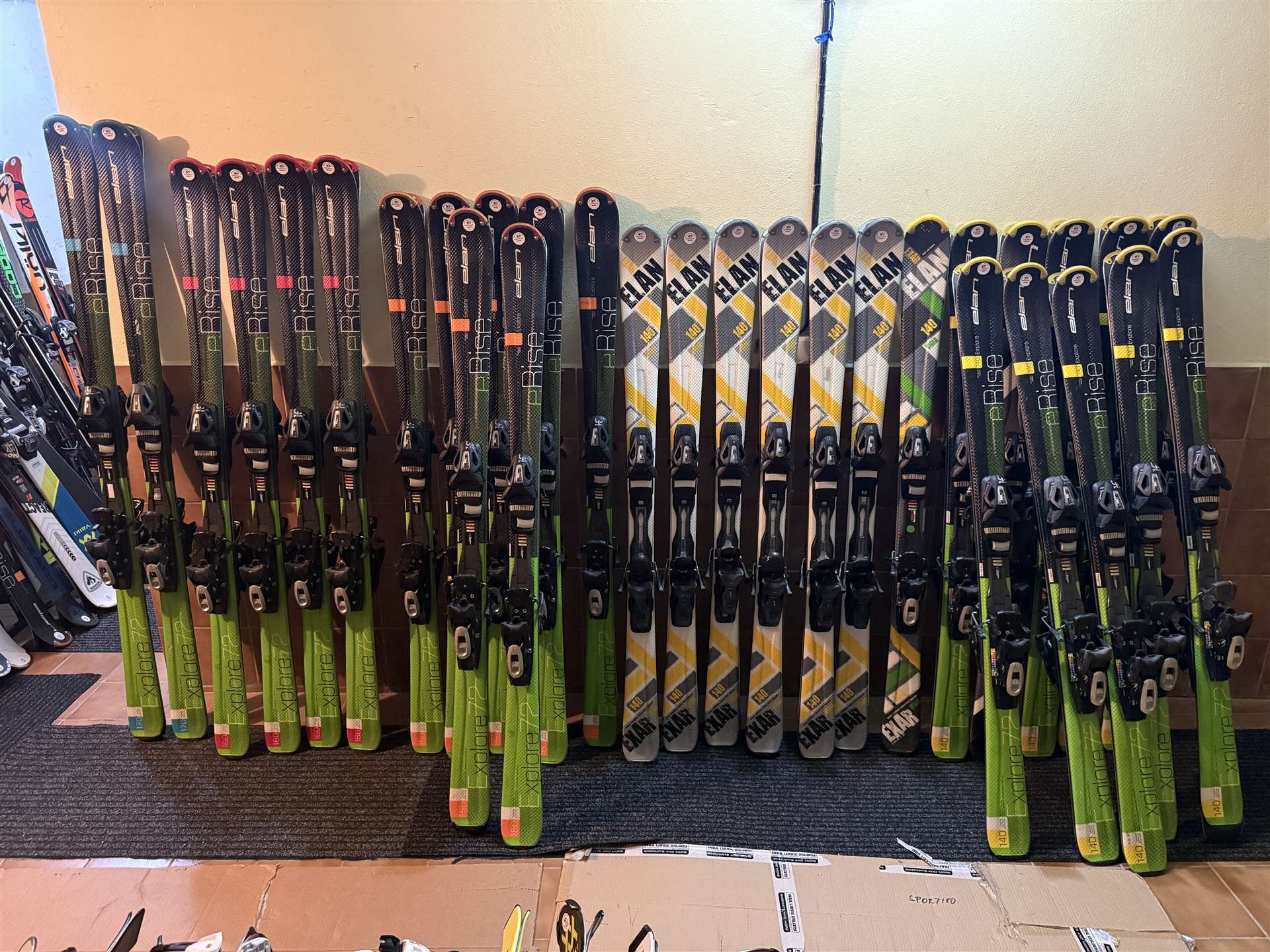 Elan-Ski, 30 Stück – 80 € pro Stück